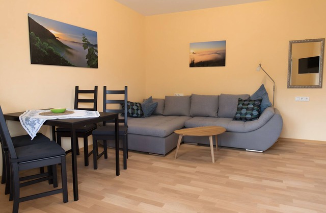 'Riesling’ holiday flat with private balcony, communal terrace and communal garden