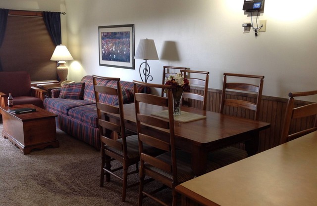 Rimfire Lodge 247 - Deluxe 1 Bedroom in the Village