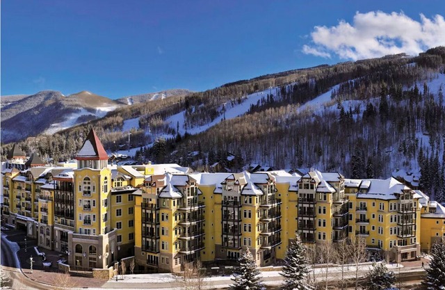 Ritz Carlton Residence Vail 2 bedroom w/full living room and kitchen