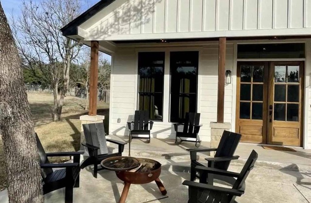 River Access Firepit BBQ Sleeps 11 Guests!