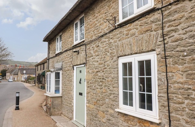 RIVER COTTAGE, pet friendly in Burton Bradstock