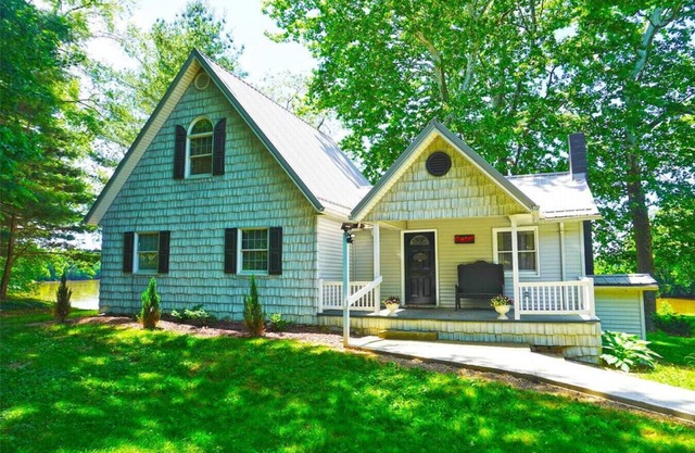 River House - Waterfront 3 bedroom, 2 bath