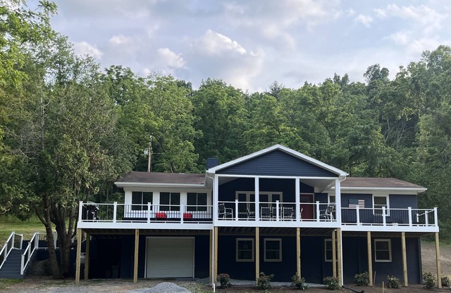 River Perch on the Cacapon: private home on 27 acres and 1200 ft of riverfront