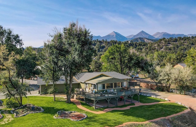 River Place Retreat- Perfect Retreat for Large Groups or Families