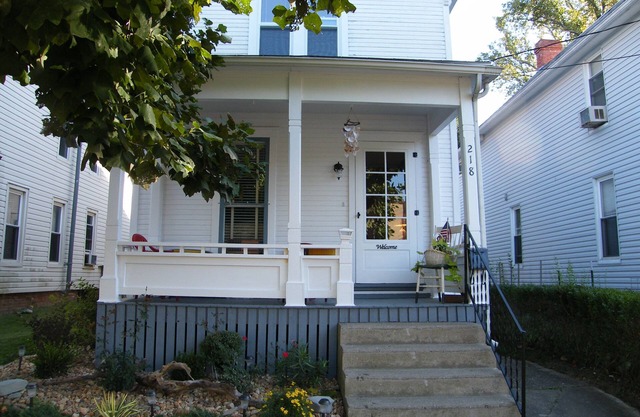 River Rock Cottage; Shopping, Restaurants, Sightseeing, right at your doorstep!