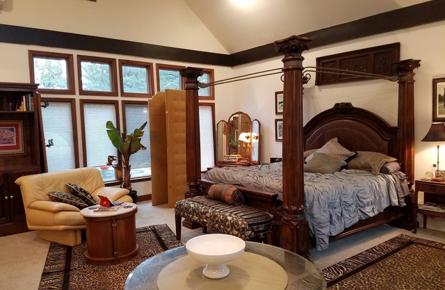 River Rock Room at Muse House: Secluded Luxury in horse country.