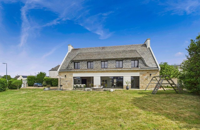 River View – Spacious House and Garden for 10
