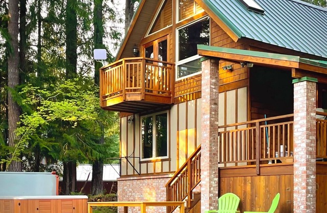 River-Walk Cabin - near Mount Rainier National Park
