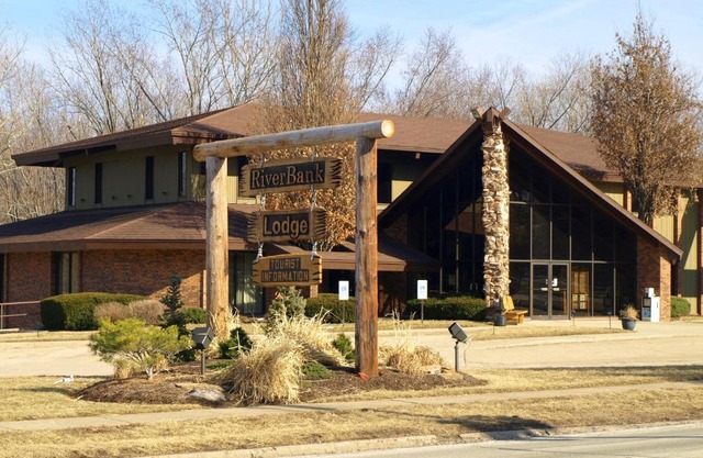 RiverBank Lodge