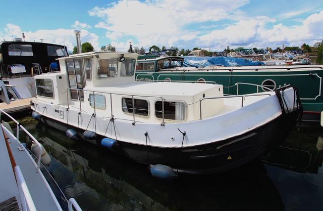 Riverboat with dockside terrace or navigation option WITHOUT PERMIT