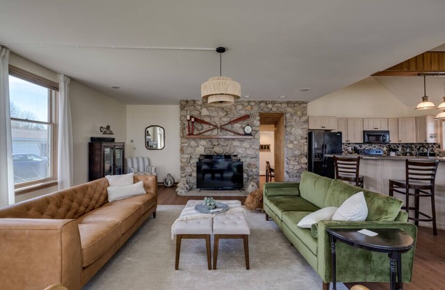 RiverBreeze Retreat - Two Homes w/River Views