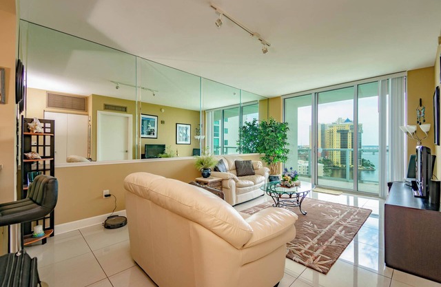 Riverfront 1-bed High Rise Condo close to Historic Downtown Fort Myers!
