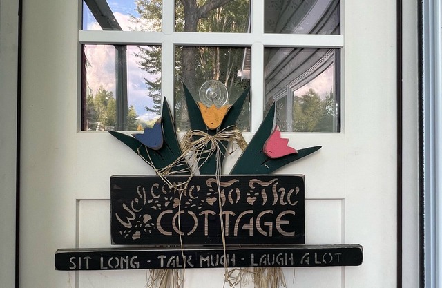 Riverfront Cottage w/Boat Docking and easy access to Burt Lake