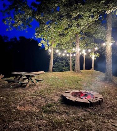 Riverfront Getaway Cabin #4 - Sleeps 5