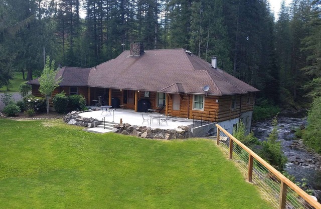 Riverfront Lodge on 200 acres in Southwest Washington