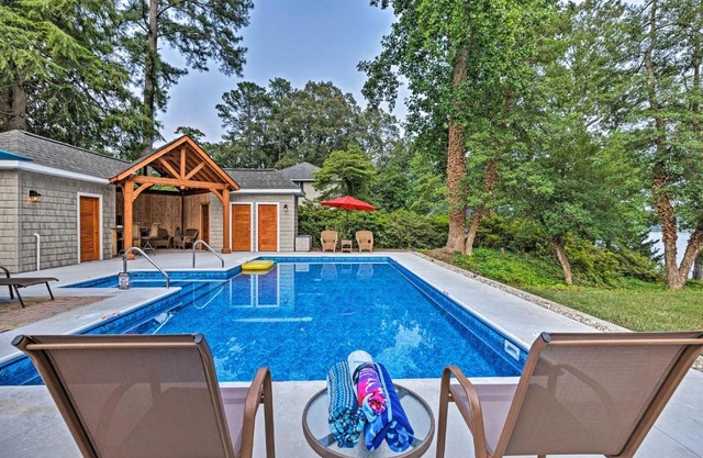 Riverfront Paradise with Hot Tub and Pool in Kinsale!