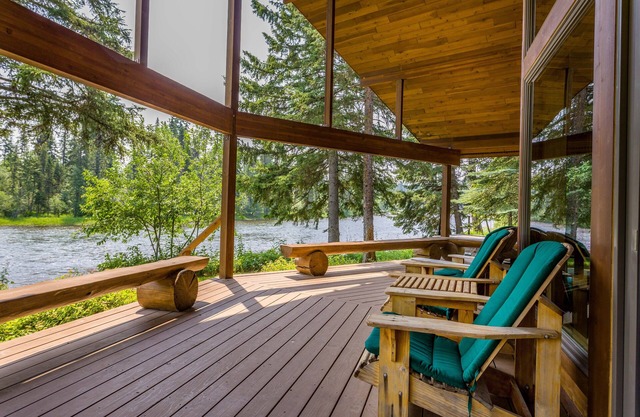 Riverfront property on the Swan River w/A/C, fireplace & fire pit - Swan River Retreat