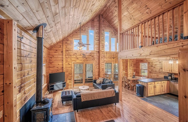 River’s Bend - Riverfront Bretton Woods Cabin
