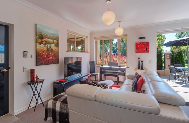 Riverside Apartment in central Nelson.