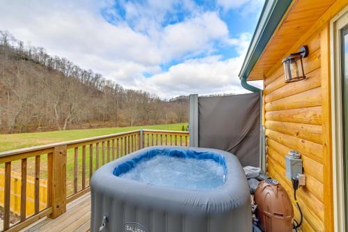 Riverside Beattyville Cabin with Kayaks and Fire Pit!