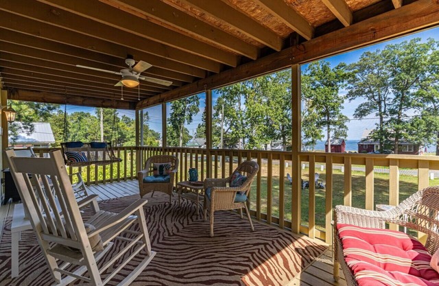 Riverside Dreams -golfcart-views-screened porch-