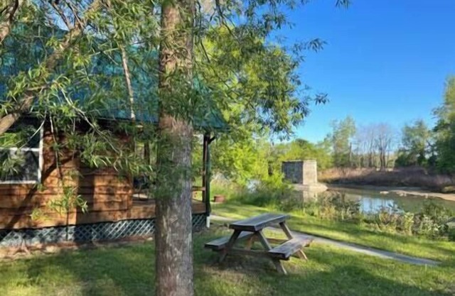 :)Riverside Log Cabin +Comfy Beds & Electric #4
