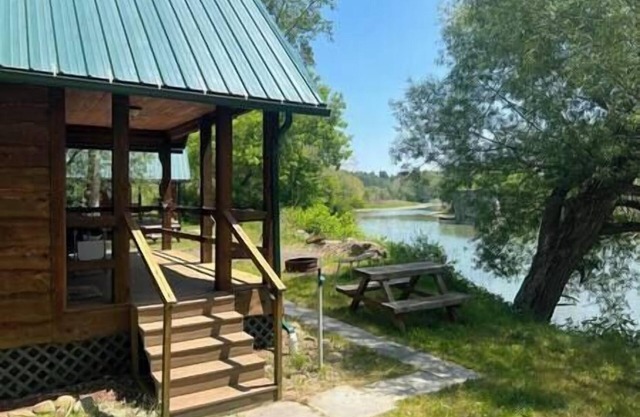 :)Riverside Log Cabin +Comfy Beds & Electric #3