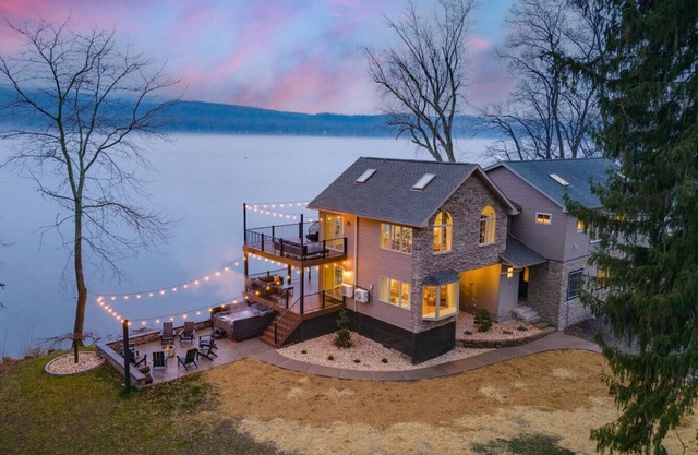 Riverside Retreat Sleeps 20