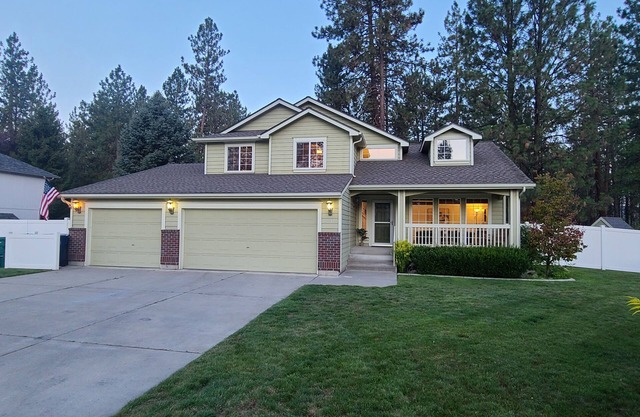 Riverside State Park 3,000 ft. HOME, SPA, private ARCADE, Fire-Pit, 5BD