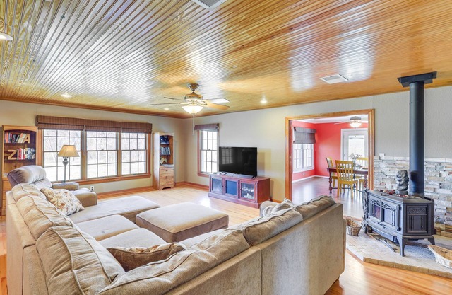 Riverside Texas Retreat w/Wraparound Porch!
