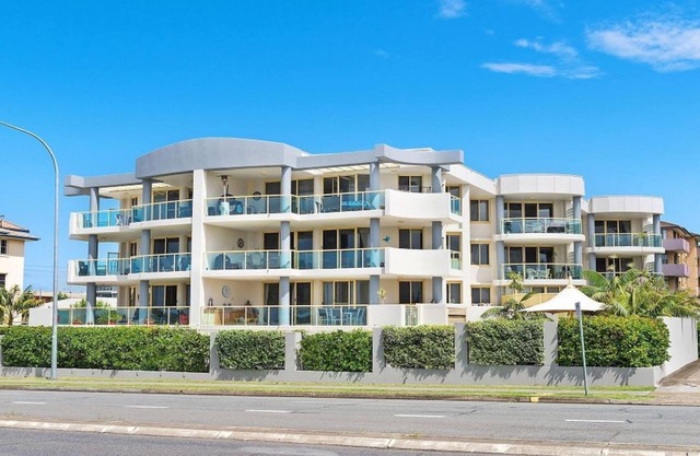 Riviera 203 - Opposite Bowling Club