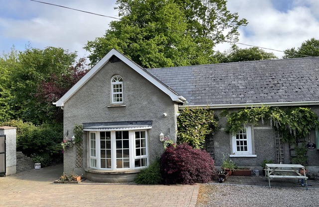 ROBIN COTTAGE IN THE HEART OF COUNTY ANTRIM .