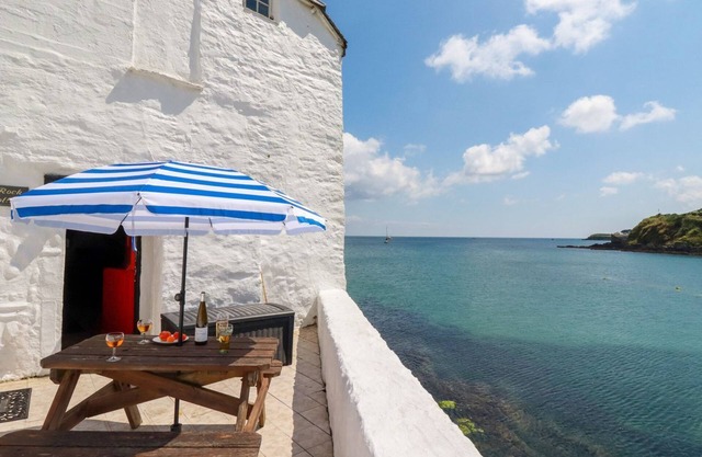 ROCK COTTAGE, pet friendly, country holiday cottage in Mevagissey