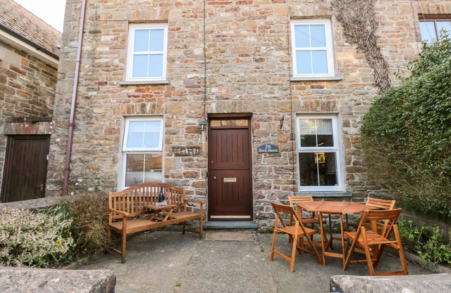 ROCK HOUSE, pet friendly, character holiday cottage in Broad Haven