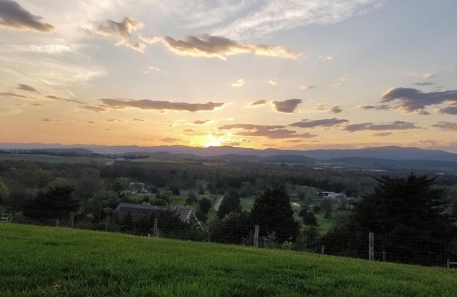 Rock Ridge View-1 bed apartment with fabulous view in Harrisonburg