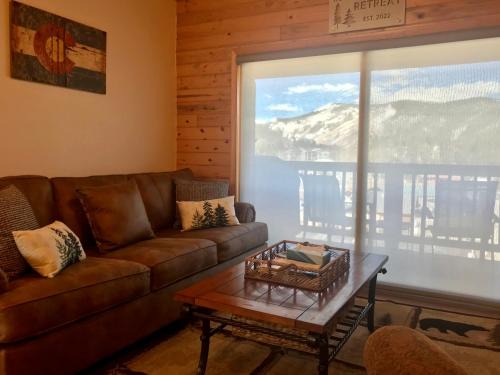 Rocky Mountain Retreat- Mountain View
