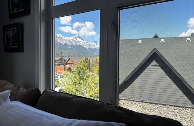 Rocky Mountain View Condo (2 to 4 Persons)