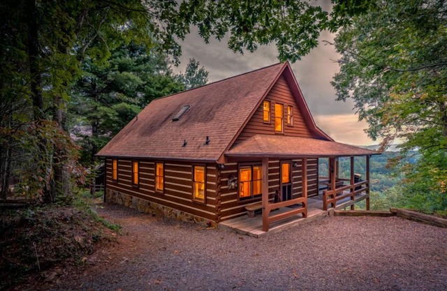 Rocky Top- Pet Friendly | VIEWS VIEWS VIEWS! | Large Screened Porch
