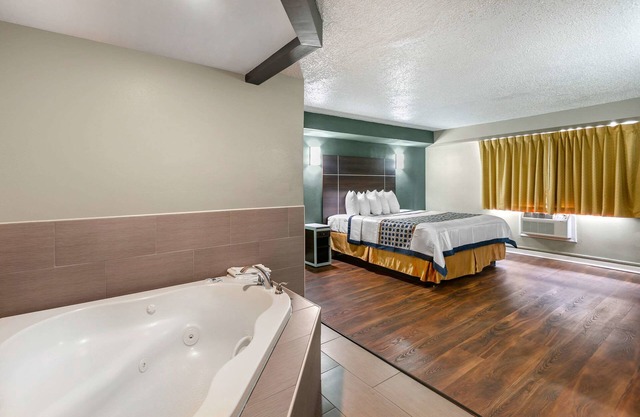 Rodeway Inn Bristol near Sesame Place