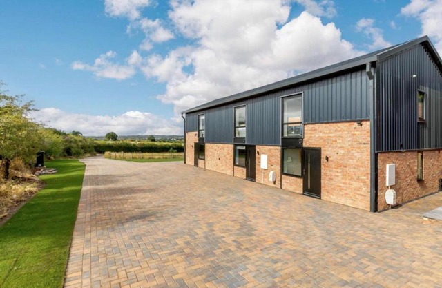 Roe Cottage disabled adapted 2 bedroom hot tub