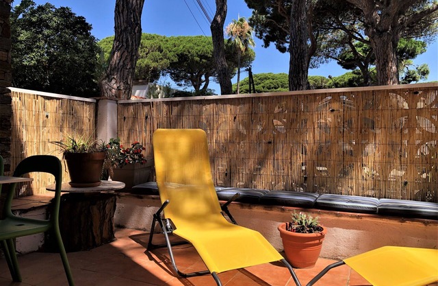 Romantic apartment 2 rooms 150m beach in villa, terrace, garden, private parking