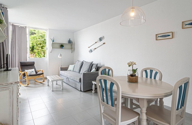 Romantic, Beach Apartment with Mediterranean Sea Views