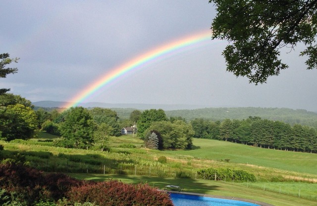 Romantic Berkshires Cottage - Stunning Views, Pool