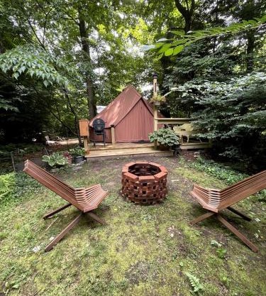 Romantic Botanical Bell Tent for a Fantastic Glamping Experience in Southbury, Connecticut