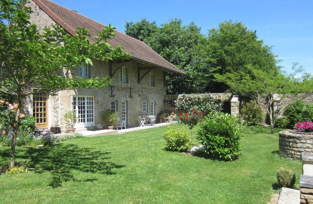Romantic cottage near Cluny