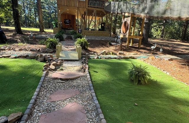 Romantic couples getaway in the treetops.