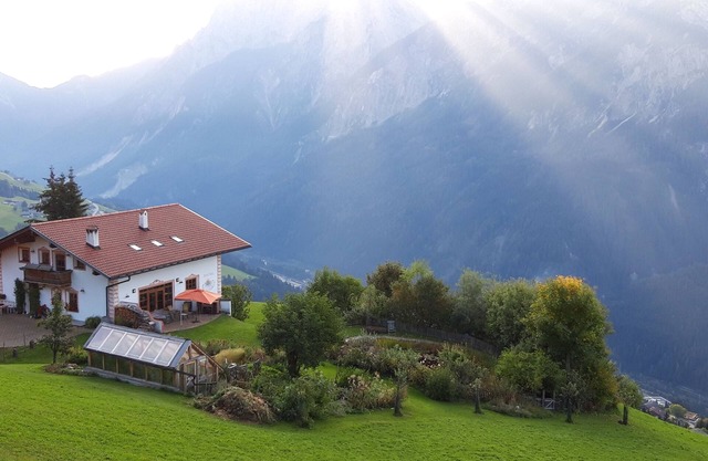 Romantic farmer house, sunny, nice location and view