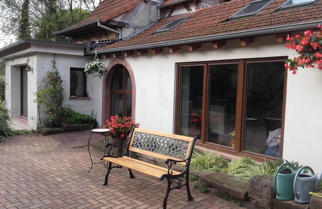 ROMANTIC GARDEN GITE