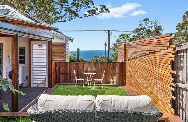 Romantic Garden View 1 bed Apartment with Ocean Views @ Stanwell Tops