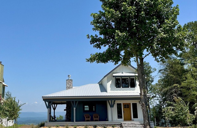 Romantic Getaway at Honeymoon Cottage